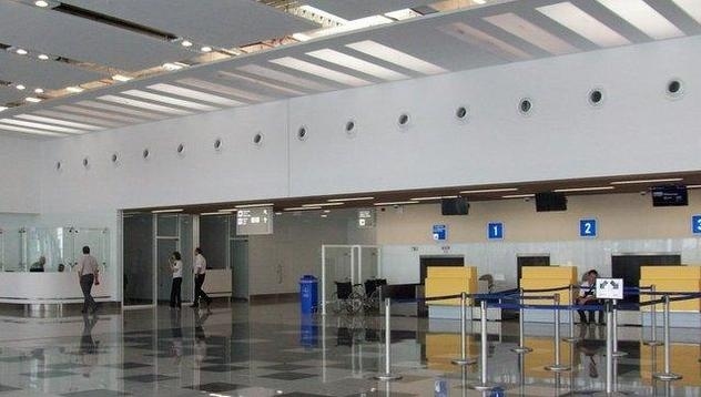 Летищата във Варна и Бургас засега имат заявки и огромни спадове на полети 